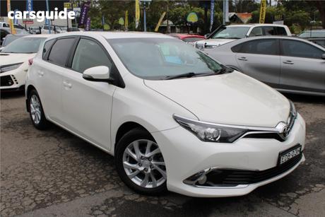 White 2017 Toyota Corolla Hatchback Ascent Sport
