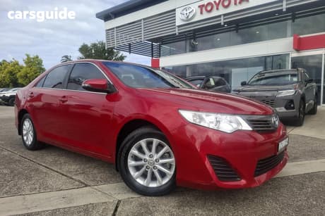 Red 2014 Toyota Camry Sedan Altise