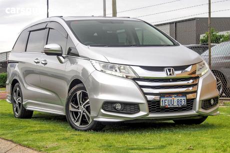 Silver 2015 Honda Odyssey Wagon Vti-L