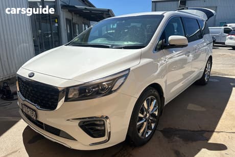 White 2018 Kia Carnival Wagon Platinum