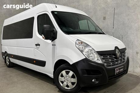 White 2018 Renault Master Bus Lwb Mid