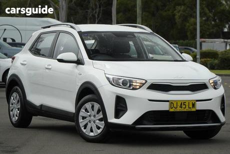 White 2023 Kia Stonic Wagon S
