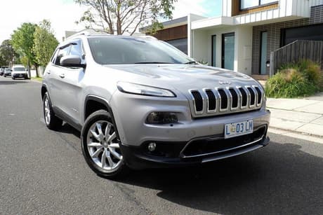Silver 2014 Jeep Cherokee Wagon Limited (4X4)