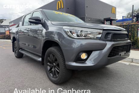 Grey 2017 Toyota Hilux Dual Cab Utility Sr5 (4X4)