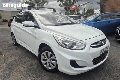 White 2015 Hyundai Accent Hatchback Active