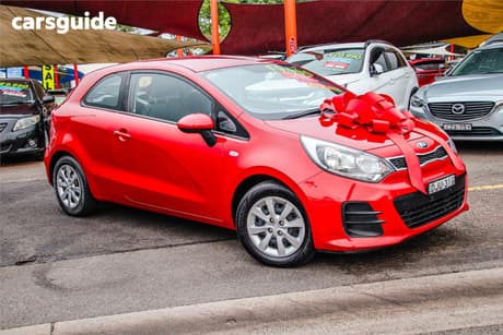 Red 2016 Kia RIO Hatchback S