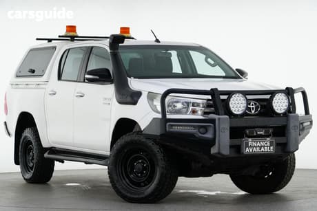 White 2016 Toyota Hilux Dual Cab Chassis Sr (4X4)