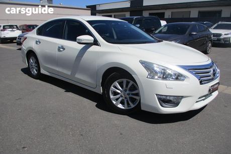 White 2015 Nissan Altima Sedan St