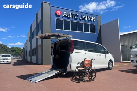 White 2014 Toyota Noah SUV WELCAB - WHEELCHAIR RAMP, AUTOMATIC
