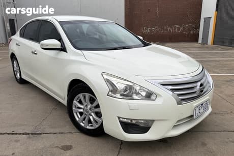 White 2015 Nissan Altima Sedan St