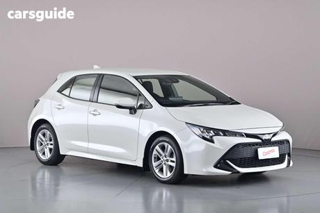 White 2018 Toyota Corolla Hatchback Ascent Sport