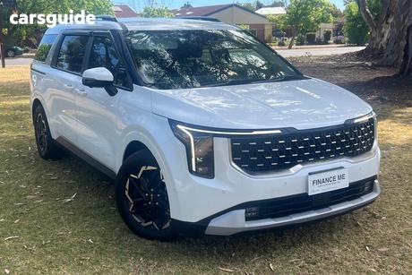 White 2024 Kia Carnival Wagon Sport+
