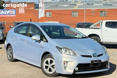 Silver 2014 Toyota Prius Sedan S