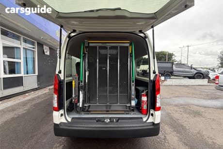 White 2019 Toyota HiAce Bus Commuter (12 Seats)