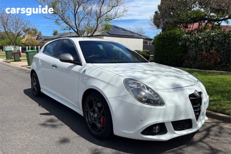 White 2015 Alfa Romeo Giulietta Hatchback Quadrifoglio Verde