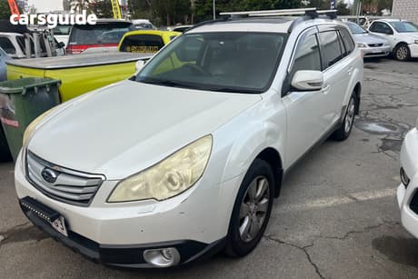 White 2010 Subaru Outback Wagon 3.6R Premium