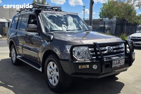 Brown 2010 Mitsubishi Pajero Wagon Platinum Edition