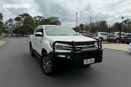 White 2017 Toyota Hilux Dual Cab Utility Sr5 (4X4)