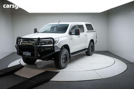 White 2017 Toyota Hilux Dual Cab Utility Sr5 (4X4)