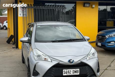 Silver 2019 Toyota Vitz Hatch F (HYBRID) NHP130