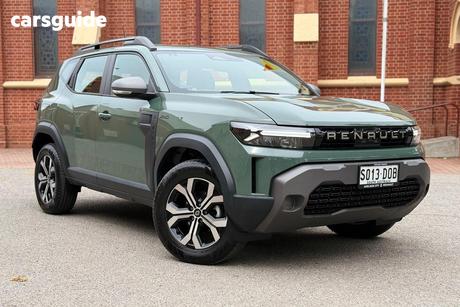 Green 2025 Renault Duster SUV EVOLUTION 4X4