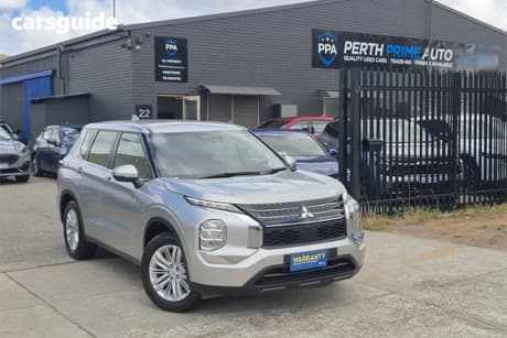 Silver 2023 Mitsubishi Outlander Wagon Es 7 Seat (2Wd)