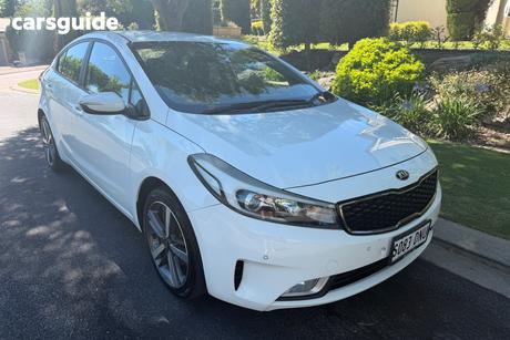 White 2018 Kia Cerato Sedan Sport+
