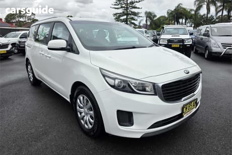 White 2015 Kia Carnival Wagon S