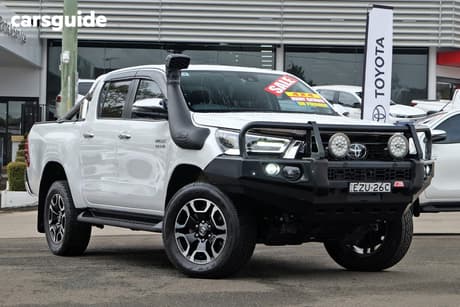 White 2023 Toyota Hilux Double Cab Pick Up Sr5 (4X4)