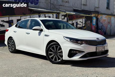 White 2019 Kia Optima Sedan Si