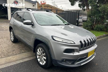 Silver 2015 Jeep Cherokee Wagon Limited (4X4)