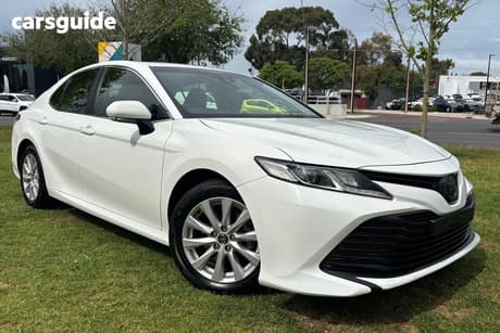 White 2018 Toyota Camry Sedan Ascent