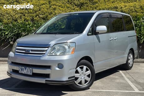 Silver 2005 Toyota Noah OtherCar AZR60G