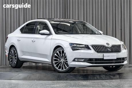 White 2017 Skoda Superb Sedan 206 Tsi