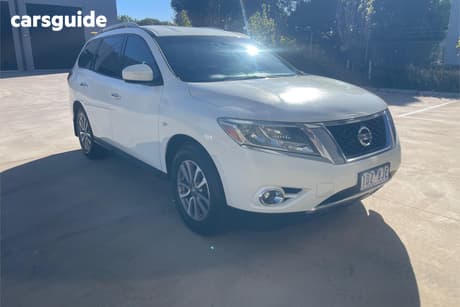 White 2014 Nissan Pathfinder Wagon St (4X2)