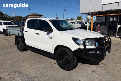 White 2018 Toyota Hilux Double Cab Chassis Sr (4X4)