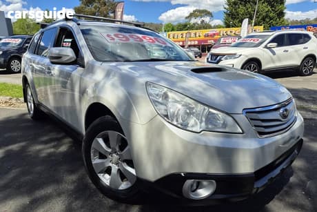 White 2011 Subaru Outback Wagon 2.0D Premium (Sat-Nav)