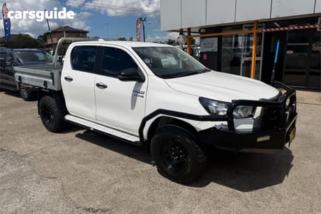 White 2022 Toyota Hilux Double Cab Chassis Sr (4X4)