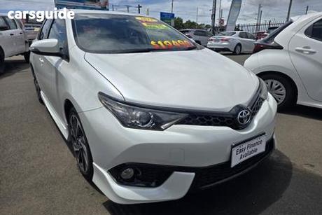White 2017 Toyota Corolla Hatchback Zr