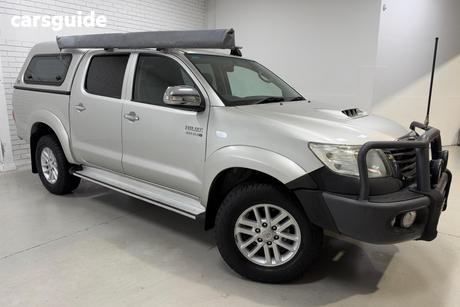 Silver 2011 Toyota Hilux Dual Cab Pick-up Sr5 (4X4)