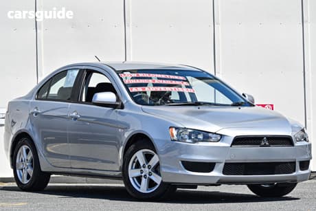 Silver 2013 Mitsubishi Lancer Sedan Es