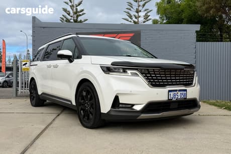 White 2022 Kia Carnival Wagon Platinum