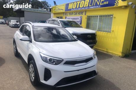 White 2024 Kia Stonic Wagon S