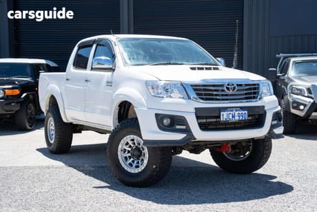 White 2011 Toyota Hilux Dual Cab Pick-up Sr5 (4X4)