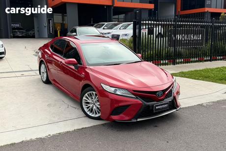 Red 2019 Toyota Camry Sedan Sl (Hybrid)