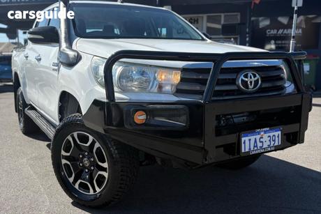 White 2017 Toyota Hilux Dual Cab Chassis Sr (4X4)