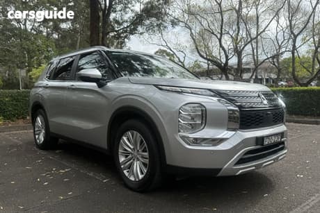Silver 2023 Mitsubishi Outlander Wagon Ls 7 Seat (2Wd)