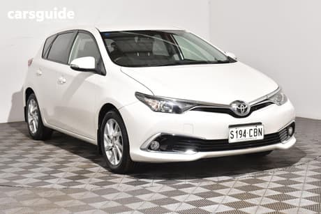 White 2018 Toyota Corolla Hatchback Ascent Sport