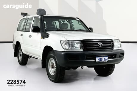 White 2004 Toyota Landcruiser Wagon (4X4)