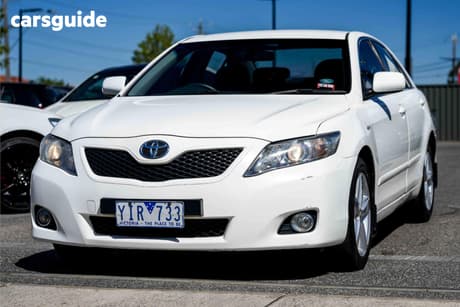 White 2011 Toyota Camry Sedan Touring Se